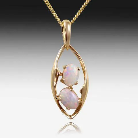 18KT YELLOW GOLD OPAL PENDANT