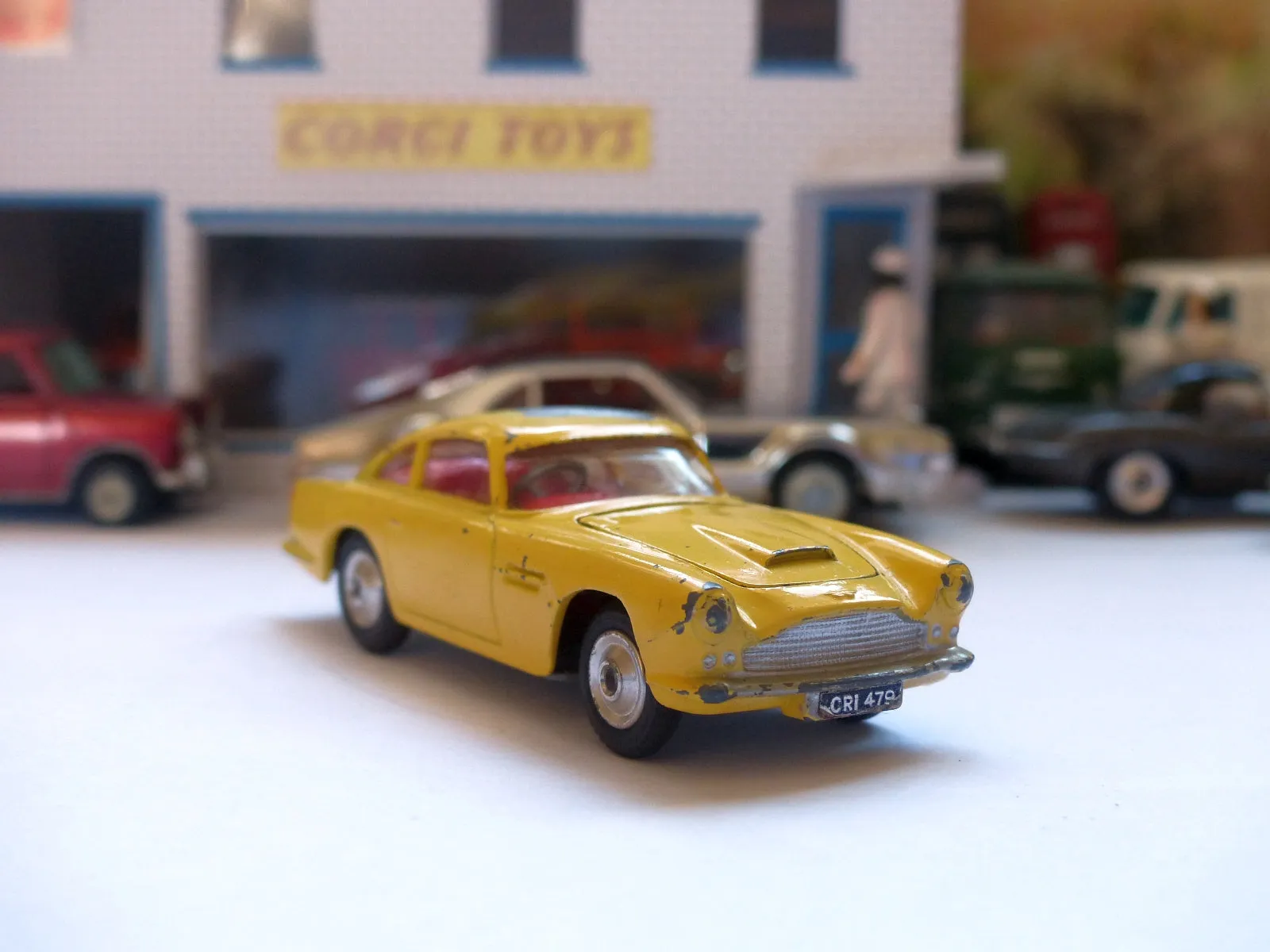 218 Aston Martin DB4 yellow *rare with fixed shaped wheels*