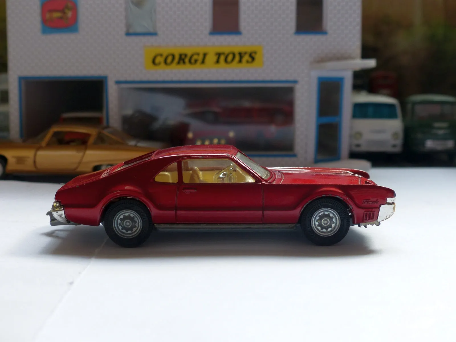 276 Oldsmobile Toronado in metallic red