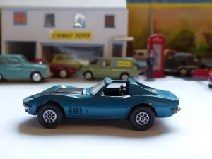 387 Chevrolet Corvette Stingray in blue