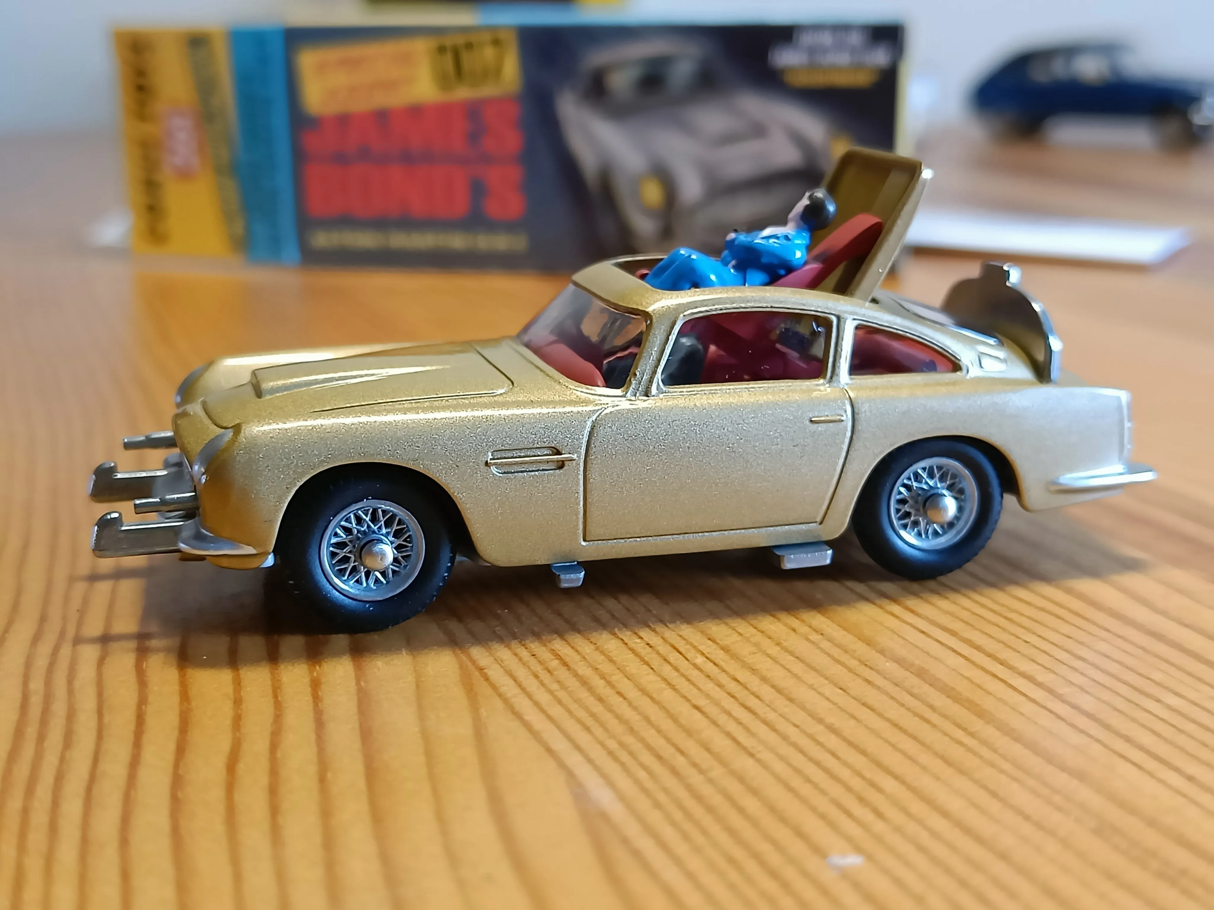 R261 James Bond Aston Martin DB5 - 2022 second reissue