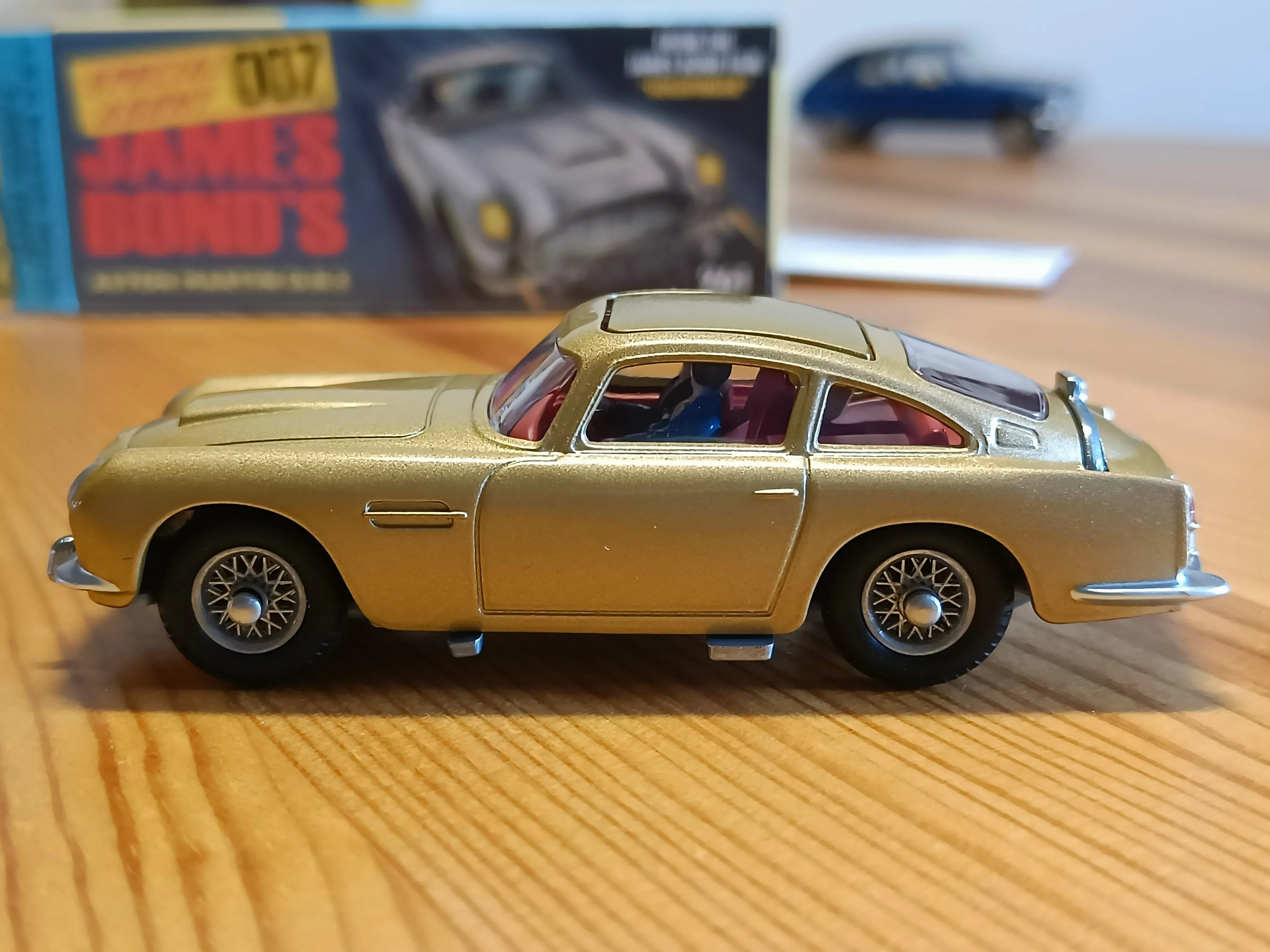 R261 James Bond Aston Martin DB5 - 2022 second reissue